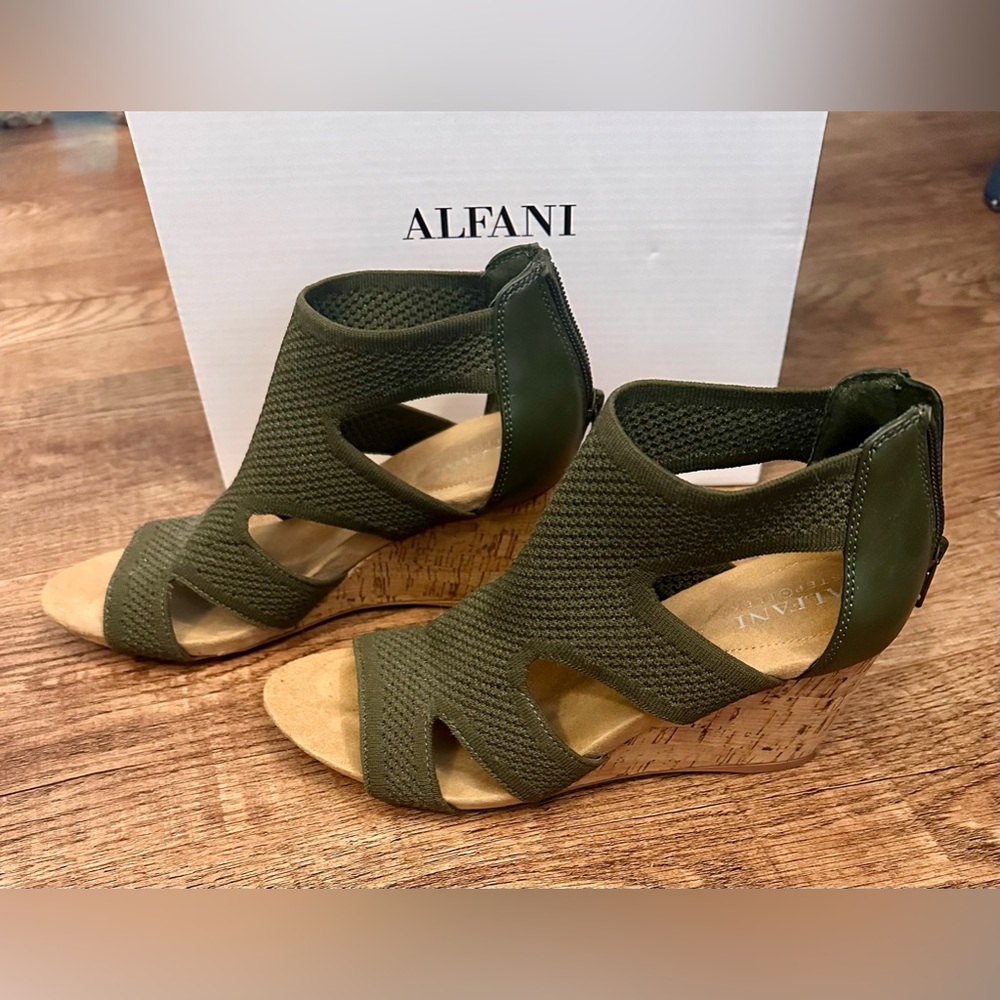 NWT Alfani Pennii Olive Knit Wedge Sandals 6.5 - Picture 2 of 7